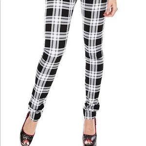 Size 7 plaid Tripp skinny jeans